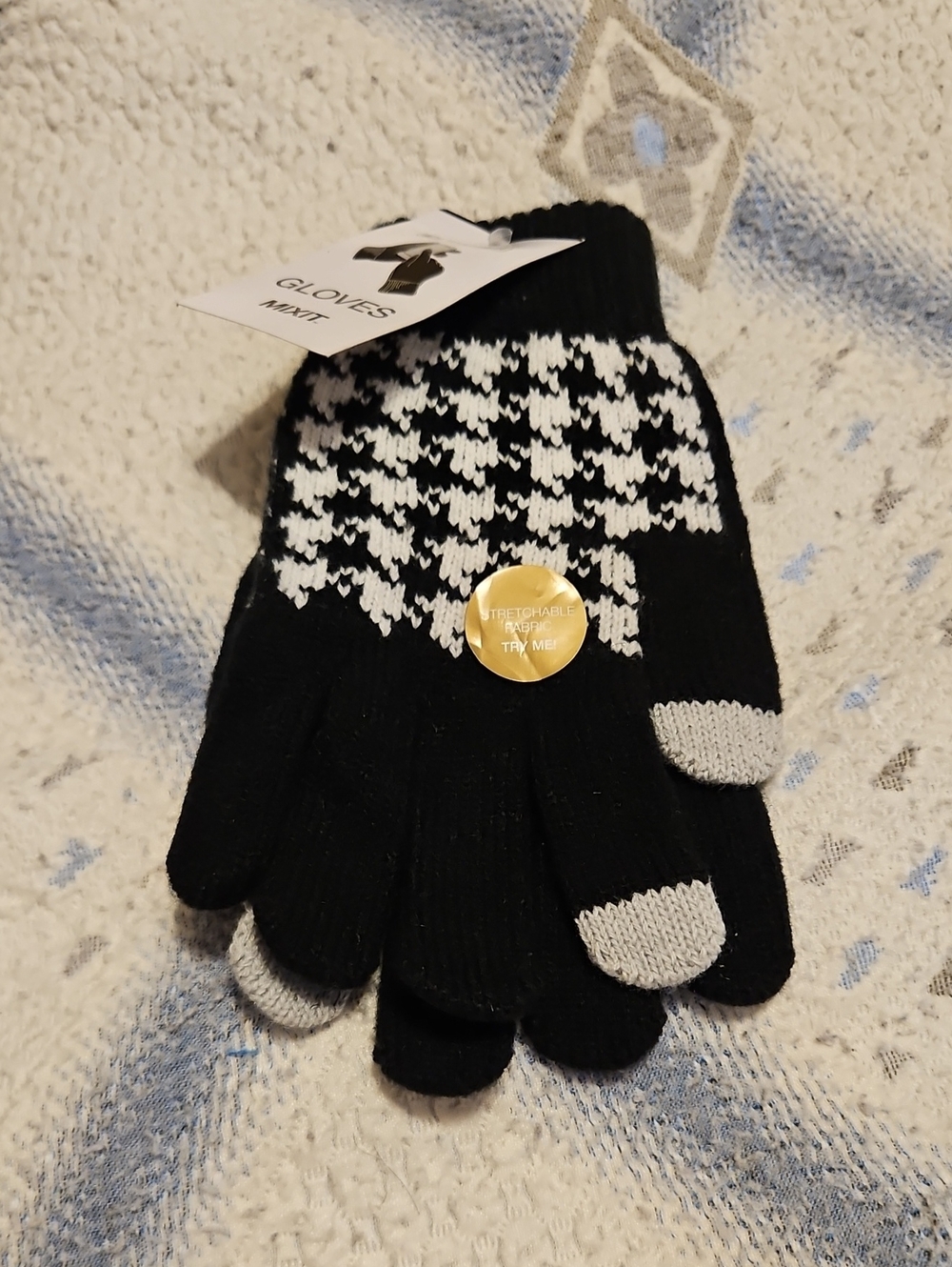 Mixit Black & White Houndstooth Knit Touchscreen Gloves